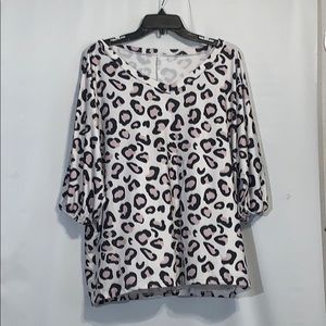 ✔️🔥5 for$30🔥Leopard print shirt.  B/450